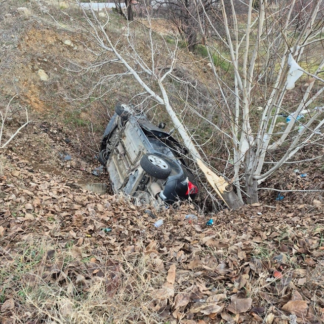 Burdur'da otomobil şarampole devrildi: 4 yaralı