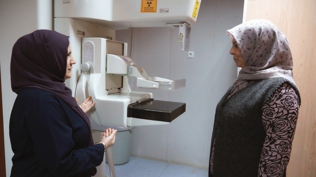 Balıkesir'de kadınlara yerinde sağlık hizmeti
Evlerinden alınıp kanser taramasına götürülüyorlar