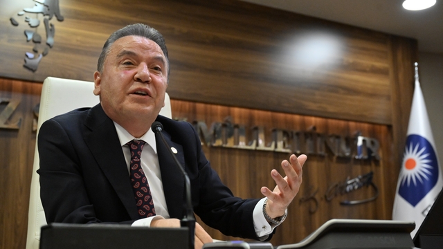 Antalya Büyükşehir Belediyesi soruşturmasında 702 sayfalık iddianame
Muhittin Böcek'in de aralarında bulunduğu 41 şüpheli hakkında kamu davası talebi
Soruşturmada 26 eylem iddianameye girdi