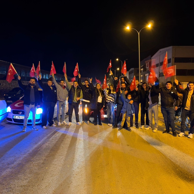 Simav'da Türk bayraklarıyla yürüyüş yapıldı