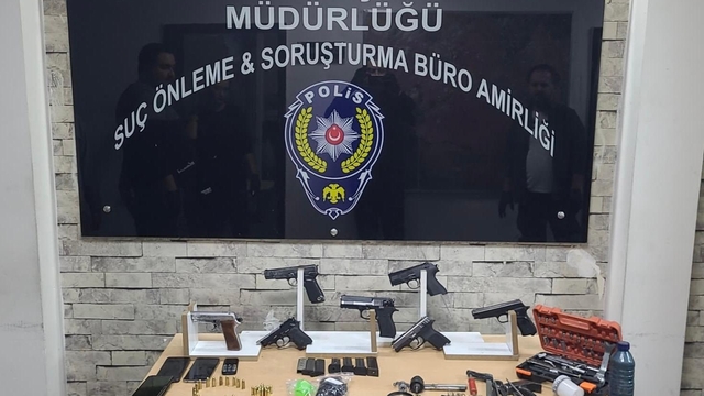 Gaziantep'te ruhsatsız silahlarla birlikte 3 şüpheli yakalandı