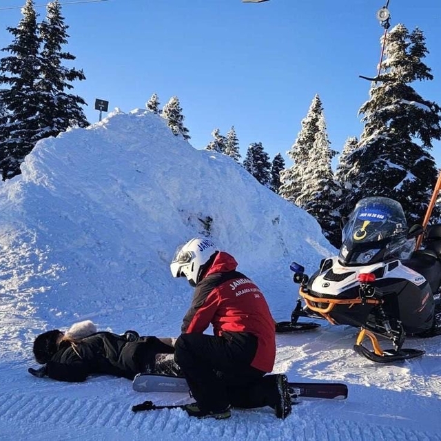 JAK timleri, sömestirin ilk haftasında Uludağ'da 208 olaya müdahale etti