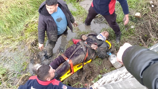 Dere yatağına düşen vatandaş kurtarıldı