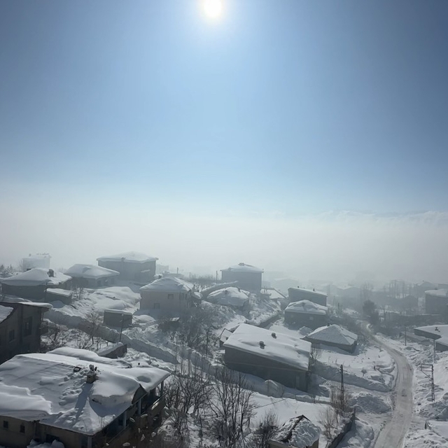 Yüksekova'da buz sarkıtları 3 metreyi aştı