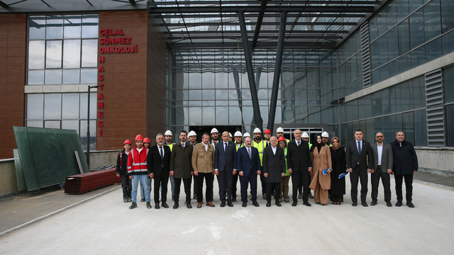 AK Parti heyeti Bursa'da yapımı devam eden hastanede incelemelerde bulundu