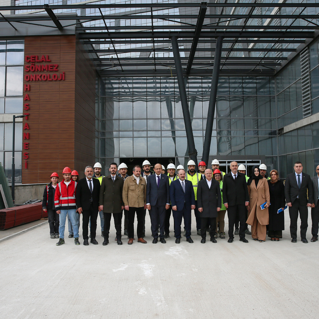 AK Parti heyeti Bursa'da yapımı devam eden hastanede incelemelerde bulundu