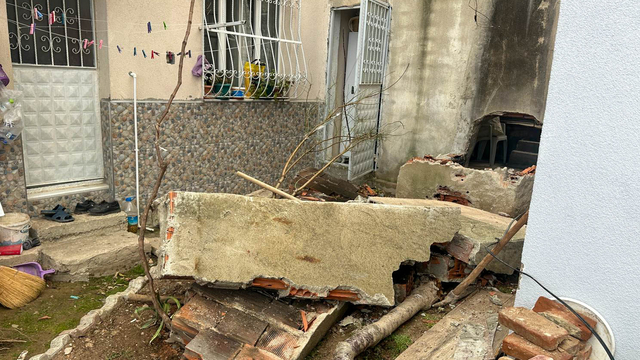 Uşak'ta duvarın altında kalan kişi yaralandı