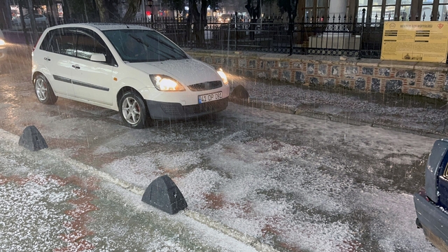 Menteşe'de dolu ve sağanak