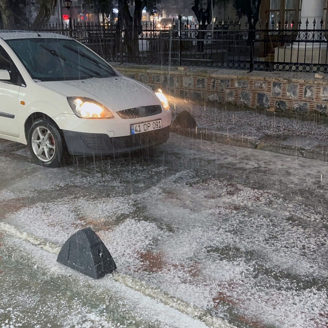 Menteşe'de dolu ve sağanak