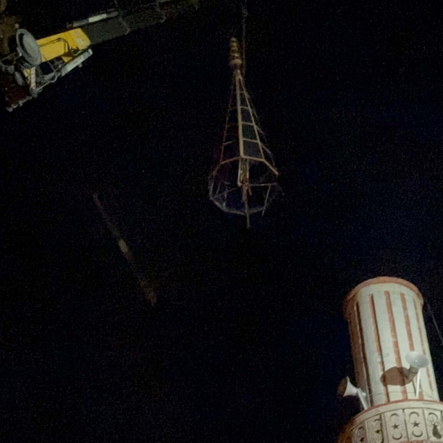 Marmaris'te fırtına; ağaçlar devrildi, yelkenli tekne karaya oturdu (2)