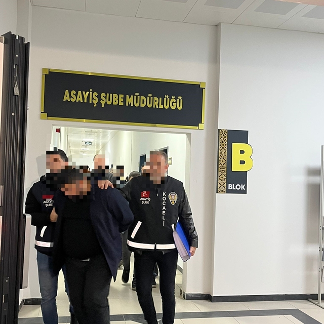 Doktor ve iş insanına silahlı saldırı planlayan şüphelilere operasyon: 6 gö...