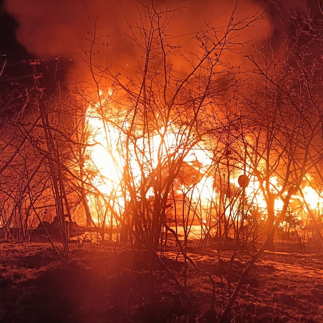 Yanan evinin 10 metre ilerisinde ağaçta asılı cansız bedeni bulundu