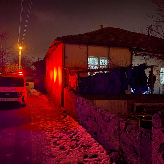 Hastanede 2 günlük bebeklerinin acı haberini aldılar
Ailesinin hareket etme...