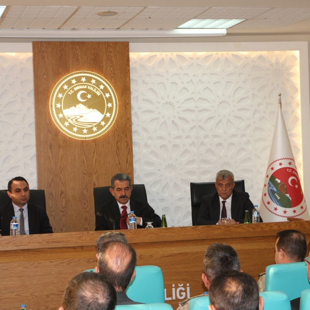 Günde yaklaşık 10 bin kişinin kullandığı Habur, Irak ile ticarette ana geçi...