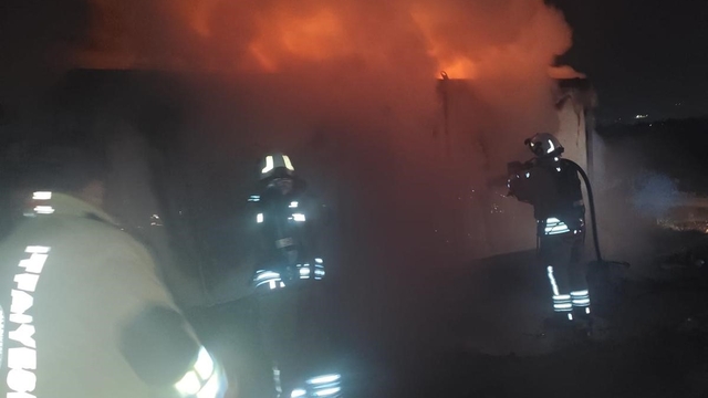 Hatay'da konteyner alevlere teslim oldu