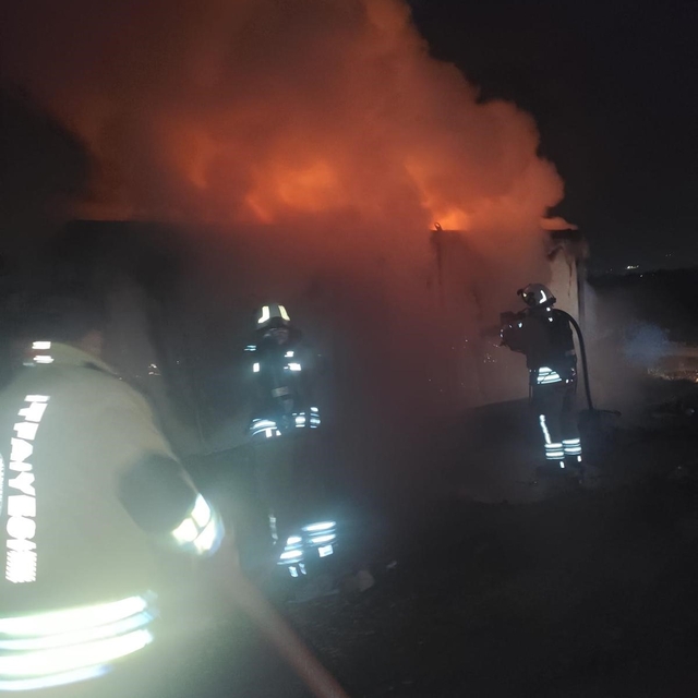 Hatay'da konteyner alevlere teslim oldu