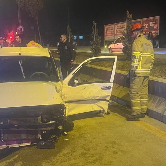 Kırıkkale'de 2 otomobil çarpıştı: 2 yaralı