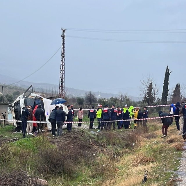 Mesaiye giden memurlar üzüm bağına uçtu; 25 yaralı
