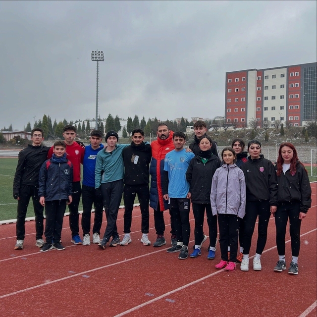 Bilecik'te atletizm antrenmanları sürüyor