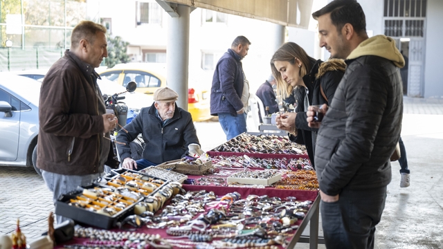 Antika pazarı, Mersin'de nostalji tutkunlarını buluşturuyor