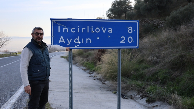 Aydın'da trafik levhaları kurşunların hedefi oldu
Yol gösteren tabelalar hedef tahtasına dönüştü