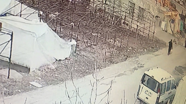 Ayakkabı hırsızları kameraya yakalandı