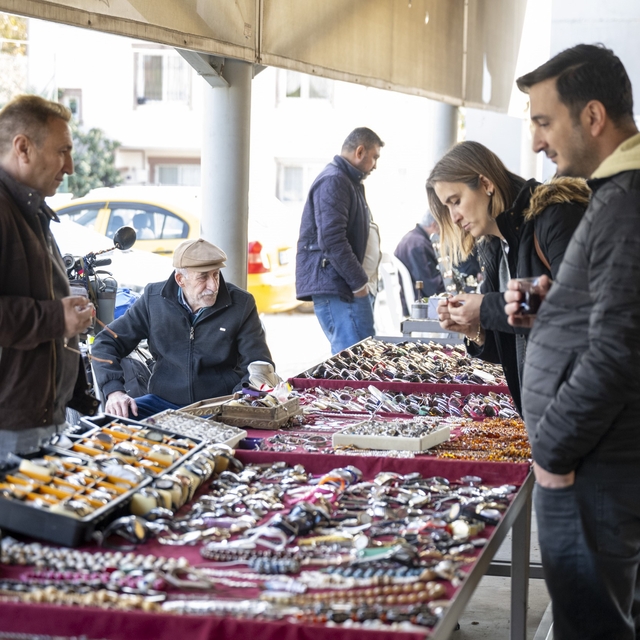 Antika pazarı, Mersin'de nostalji tutkunlarını buluşturuyor