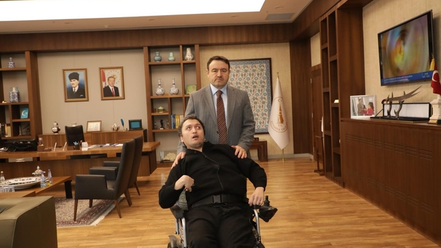 Vali Musa Işın, engelli vatandaşı makamında ağırladı