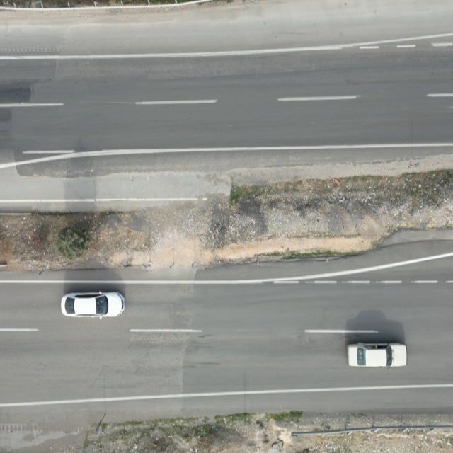 Kahramanmaraş'ta depremde 7 metre kayan yol dikkat çekiyor