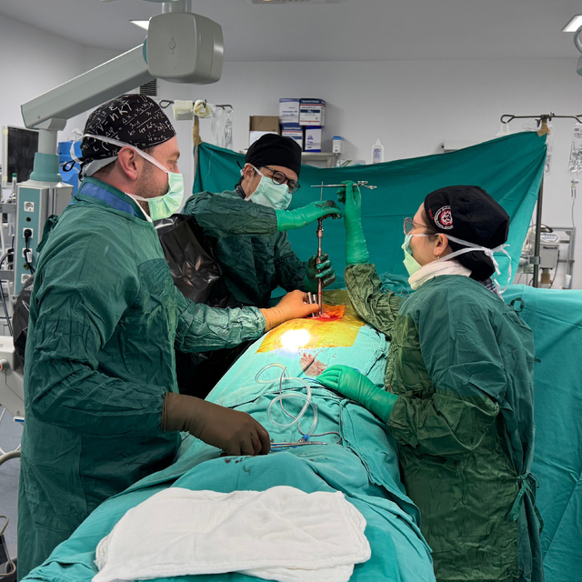 Bitlis'te ilk defa kapalı yöntem omurga ameliyatı yapıldı