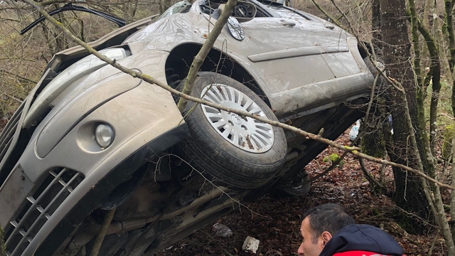 Kırklareli'nde şarampole devrilen otomobildeki 2 kişi yaralandı
