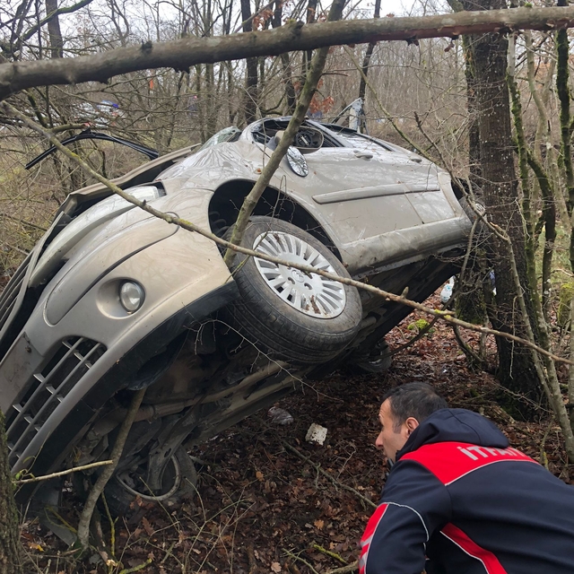 Kırklareli'nde şarampole devrilen otomobildeki 2 kişi yaralandı