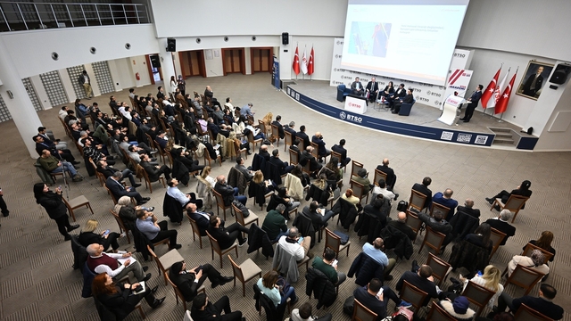 BTSO Akademi'de gündem ihracat
BTSO Yönetim Kurulu Üyesi Hakan Batmaz:
"Girişimcilerimiz sınır ötesi e-ihracatta yer almalı"
Alibaba.Com Kuzey APAC Genel Müdürü Michael Yu:
"Birlikte daha güçlü küresel başarı hikâyeleri inşa edelim"