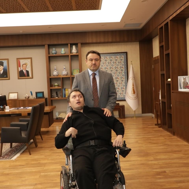 Vali Musa Işın, engelli vatandaşı makamında ağırladı