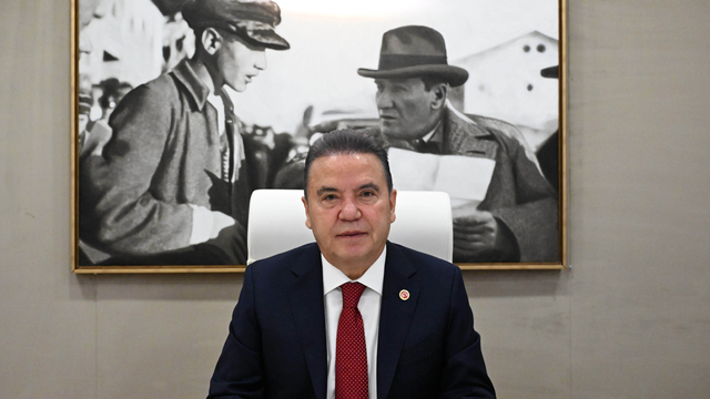 Muhittin Böcek, Ali Mahir Başarır'a hediye edeceğini söyleyip daire istemiş