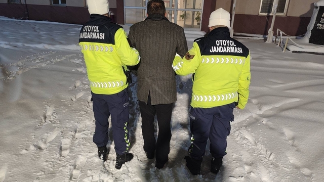 Yol verme tartışmasında 2 kardeşi tabancayla vurdu