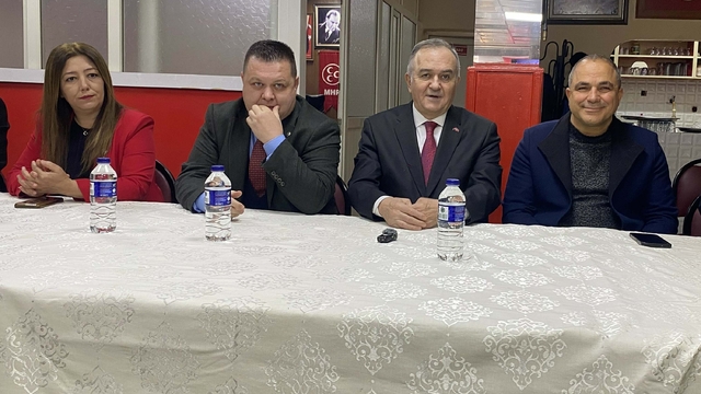 MHP'li Akçay, Manisa'da partililerle bir araya geldi