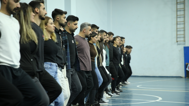 Siirt'te eğitimcilerden oluşan topluluk, kültürel değerleri halk oyunlarıyla sahneleyecek