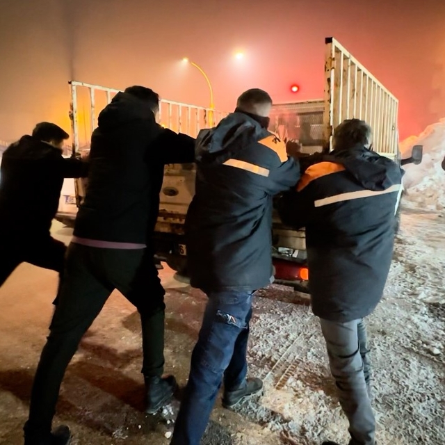 Hava sıcaklığı -25'lere düştü, araçlar arıza vermeye başladı
Yüksekova'da s...