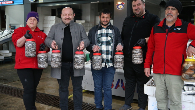 Karadeniz'de hamsi salamurası zamanı