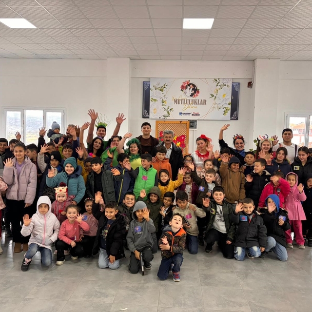 Çocuklar sağlıklı beslenmeyi tiyatroyla öğrendi