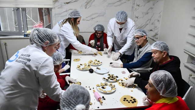 Mola Evi'nde, özel öğrenciler birlikte börek ve kurabiye yaptı