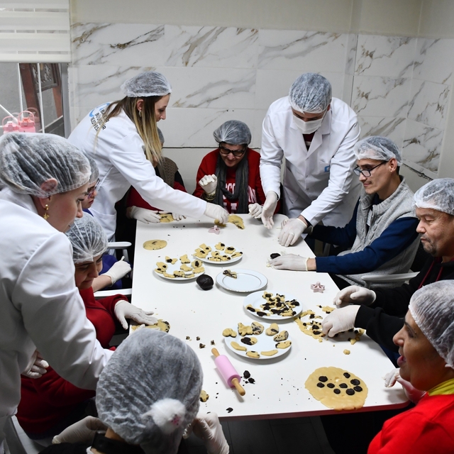 Mola Evi'nde, özel öğrenciler birlikte börek ve kurabiye yaptı