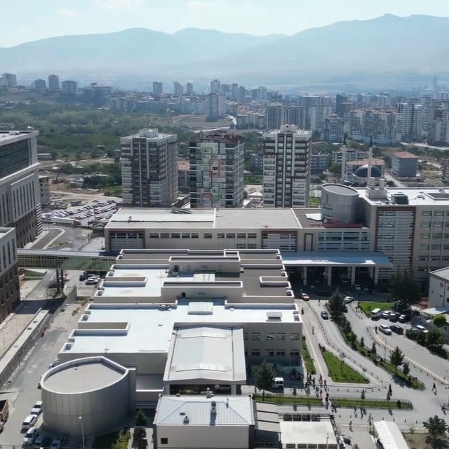 Niğde'de sağlıkta büyük dönüşüm
Randevu süreleri kısaldı, yatak kapasitesi...