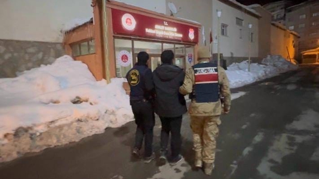 Hakkari'de 22 yıl 4 ay hapis cezası bulunan firarı yakalandı