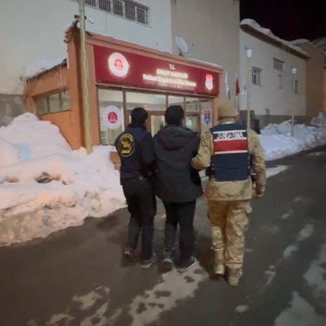 Hakkari'de 22 yıl 4 ay hapis cezası bulunan firarı yakalandı