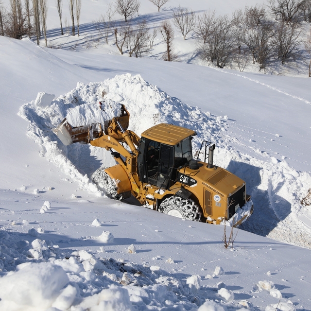 Battalgazi Belediyesi kırsalda kapalı yolları açtı