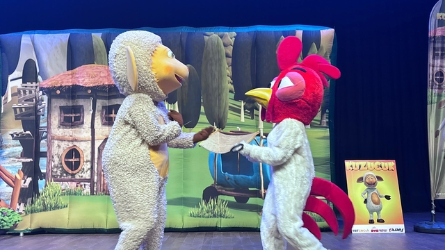 Başiskele'de yarıyıl tatilindeki çocuklar "Kuzucuk" müzikalini izledi