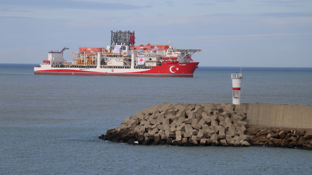 Ultra derin deniz sondaj gemisi "Yıldırım" Filyos Limanı'nda