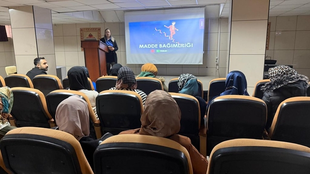 Batman'da gençlere bağımlılıkla mücadele eğitimi verildi